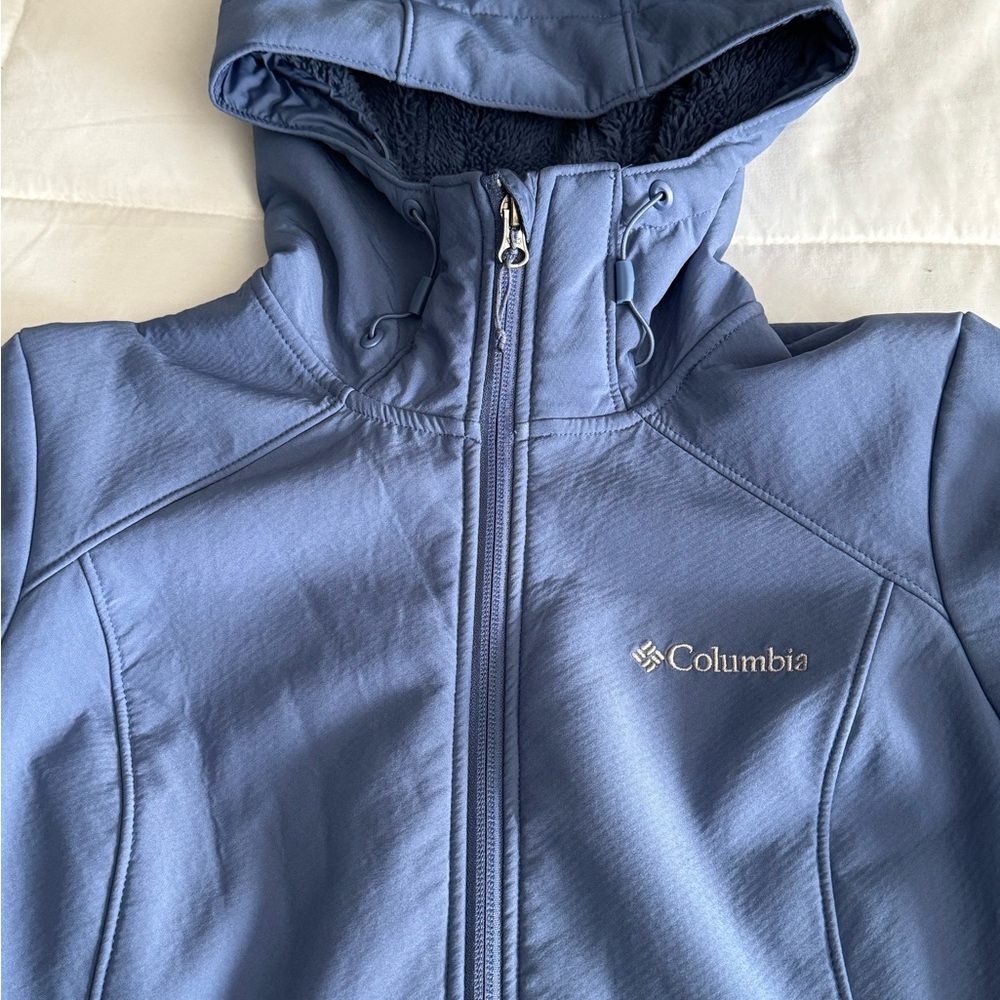 Wind proof Columbia blue jacket.
